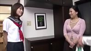 แจกหนังAVญี่ปุ่น นักเรียนสาวรักหญิงชวนแม่เบ็ด เสียวหีวิถีเลสเบี้ยนกันในครอบครัว ยืนดูดปากนัวเนียในห้องน้ำ มือตกเบ็ดไม่พัก