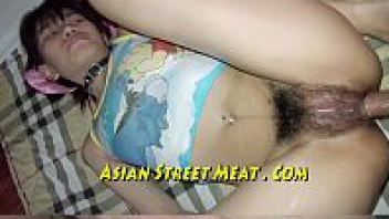 เย็ดหีวัยรุ่นสาวใต้ไทย18+ Asian Street Meat กะหรี่วัยเรียนขึ้นเย็ดฝรั่งอย่างเด็ด อมควยแล้วขย่มทำหีขมิบจนฝรั่งติดอกติดใจขอเย็ดตูดด้วยเลย